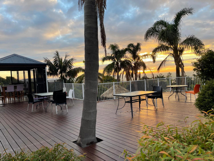 Others 5, Lakeside Retreat, Joondalup