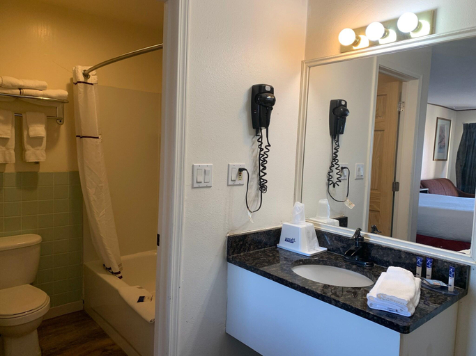 Bedroom 3, Americas Best Value Inn Wall, Pennington