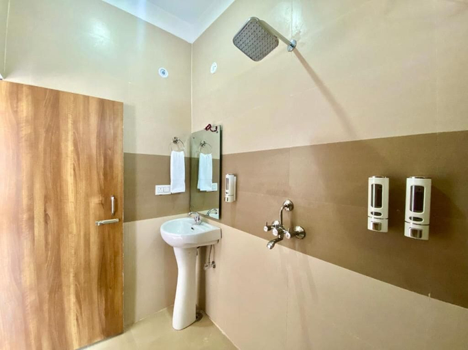 Bathroom 3, Hotel Wraveler Inn, Garhwal