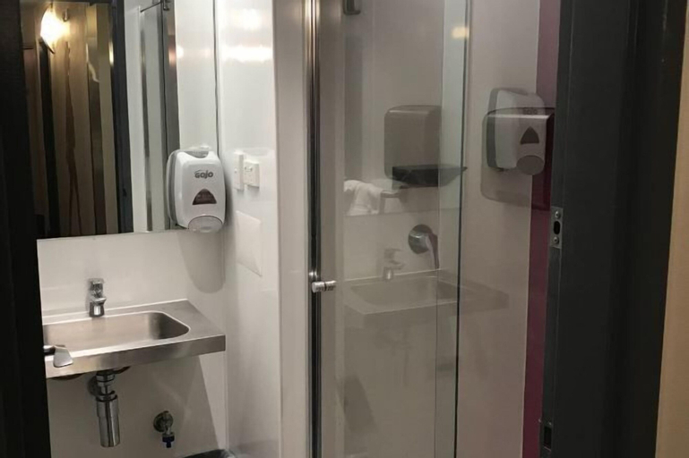 Bathroom 10