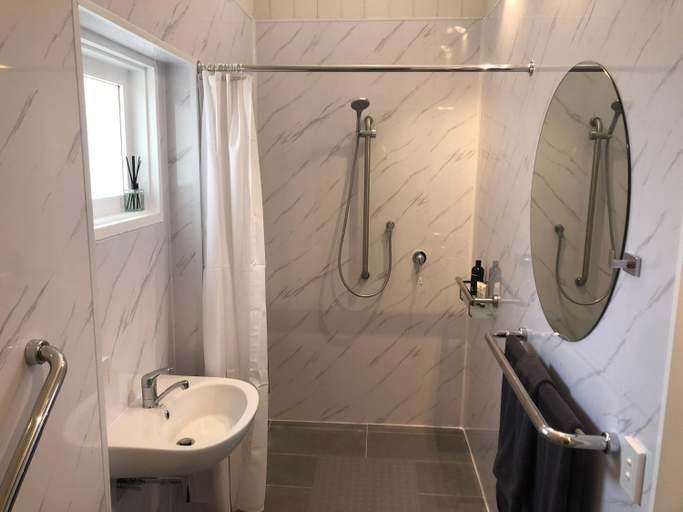 Bathroom 2, Toodyay Manor, Toodyay