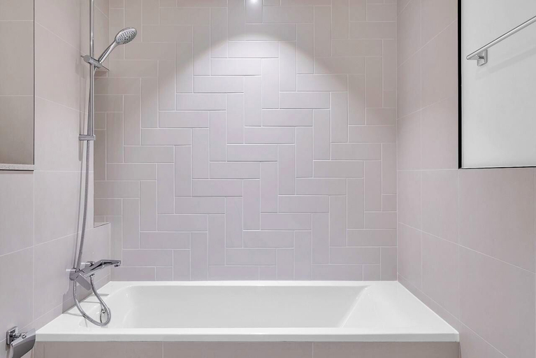 Bathroom 2, Marina Harbour View 2BR & Beach Access, Dubai