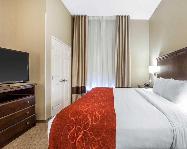 Bedroom 3, Comfort Suites Marietta-Parkersburg, Washington