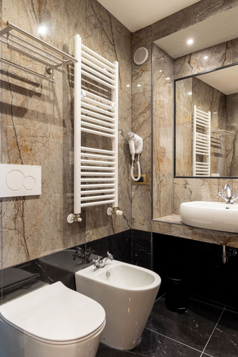 Bathroom 5, Dimora Cardinal Moroni, Rome
