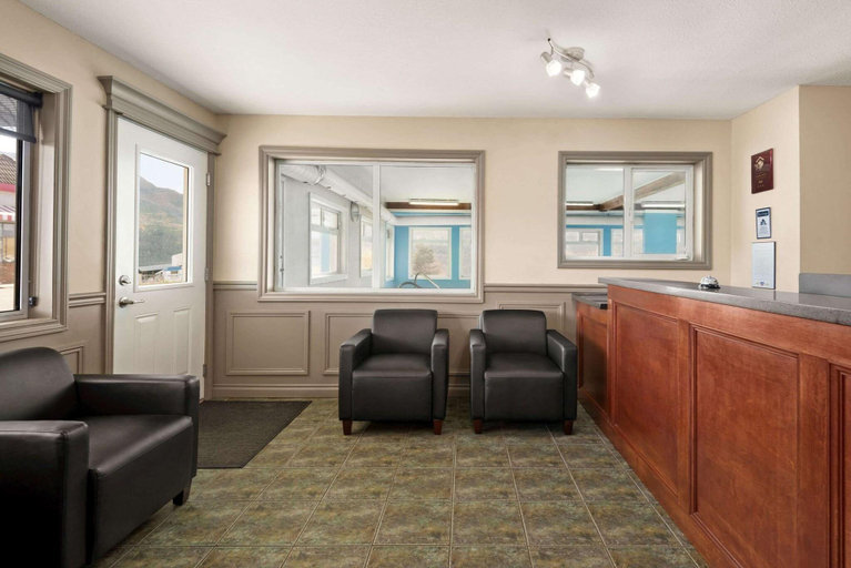 Public Area 2, Travelodge by Wyndham Salmon Arm, Columbia-Shuswap