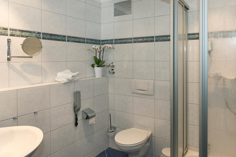 Bathroom, Hotel Restaurant Zum Schiffchen, Main-Kinzig-Kreis