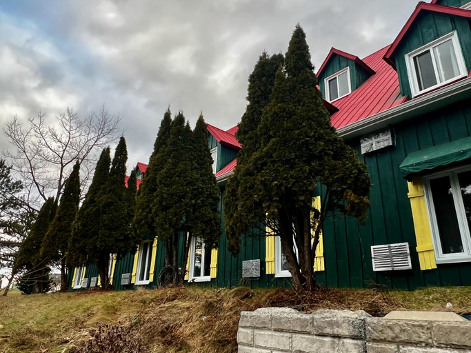 Exterior view, Hotel Cowansville, Brome-Missisquoi