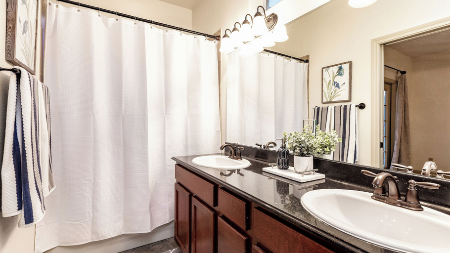 Bathroom 3, Upstay-2-Home Complex for 18ppl, Travis