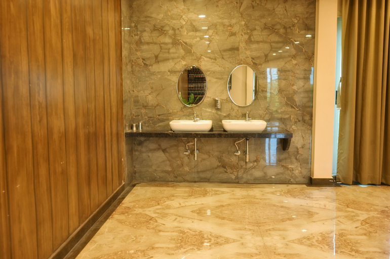 Bathroom, Shreenath Resort, Udaipur