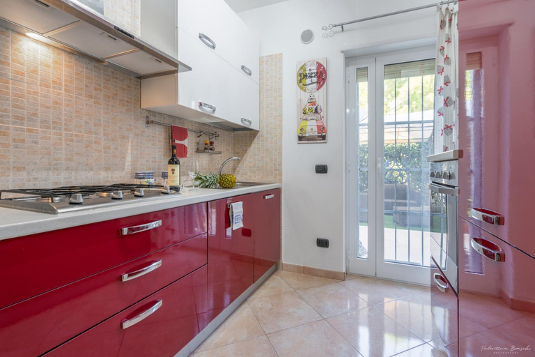 Kitchen 5, YCH-Villa ANGELINA IN PUGLIA A POCHI PASSI DAL MARE, Taranto