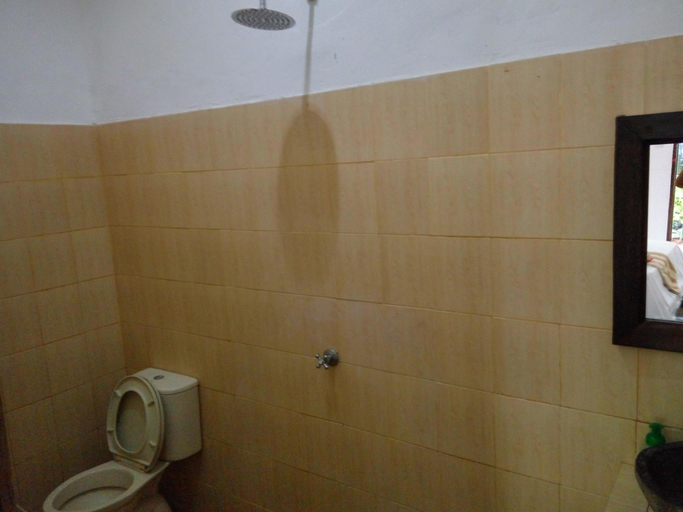 Bathroom 14