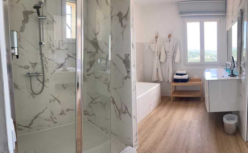 Bathroom 3, Villa CACHARELLE - Splendide vue Mer - Piscine privee, Var