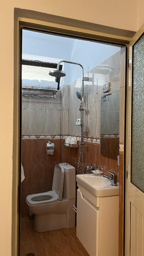Bathroom 2, I do not accept reservations, cancel if you book, Shkodrës