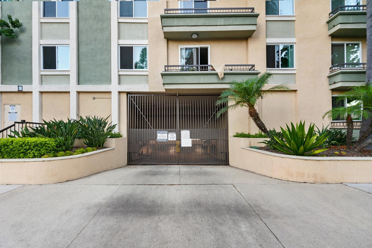 Others 5, Beverly Hills Penthouse 2 BR Apt with Parking 407, Los Angeles