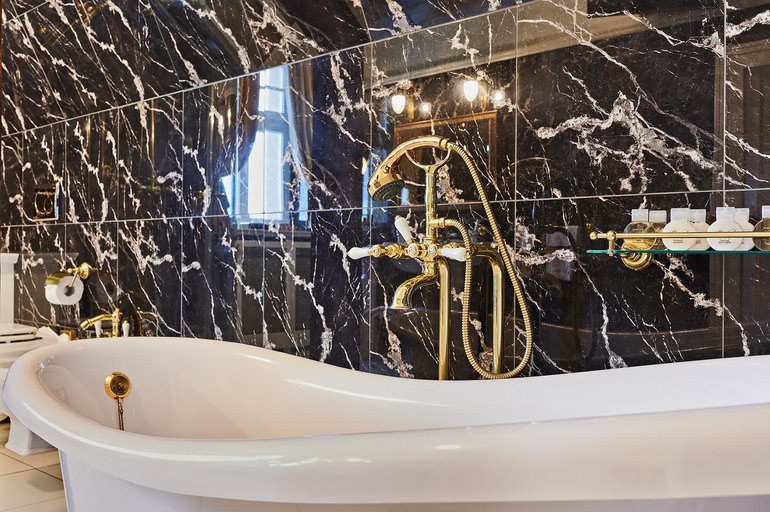 Bathroom 2, Schlosshotel Wendorf, Ludwigslust-Parchim