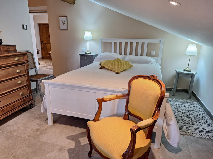 Bedroom 2, Mas Elena, Gard