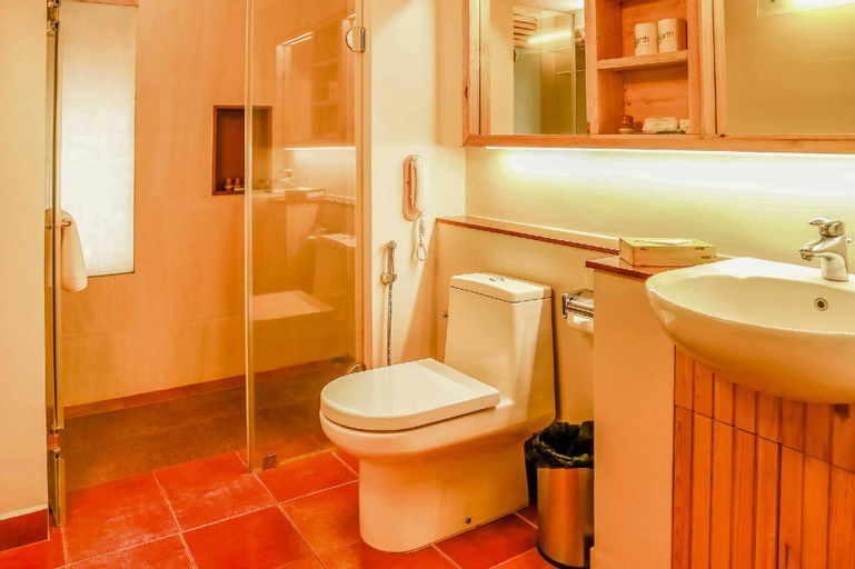 Bathroom 16