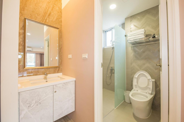 Bathroom 3, SMilE WAVE, Pingtung