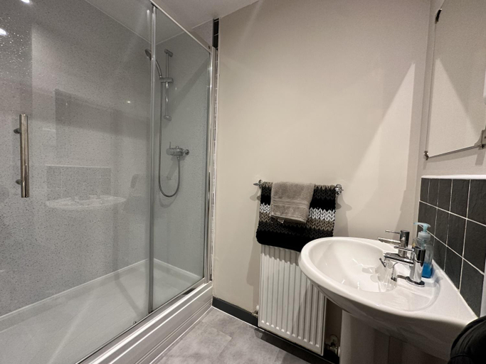 Bathroom 2, Waterside Apartment, Highland