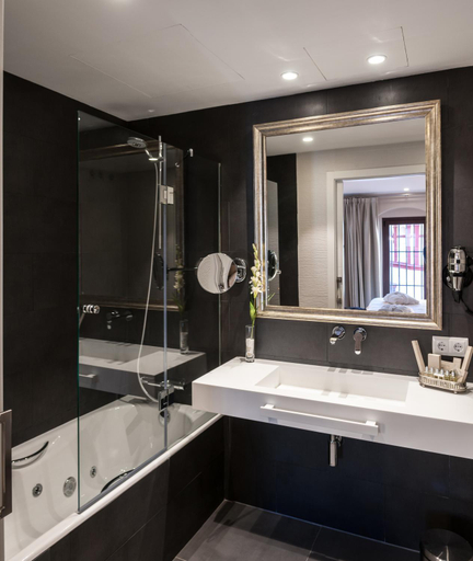 Bathroom 4, Suites Murillo Catedral, Sevilla