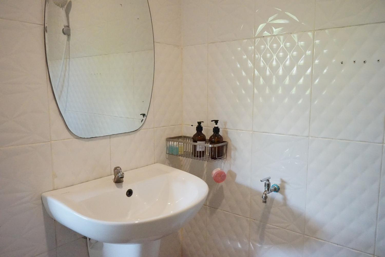 Bathroom 5, Hotel Chaiyai river front, Sichon