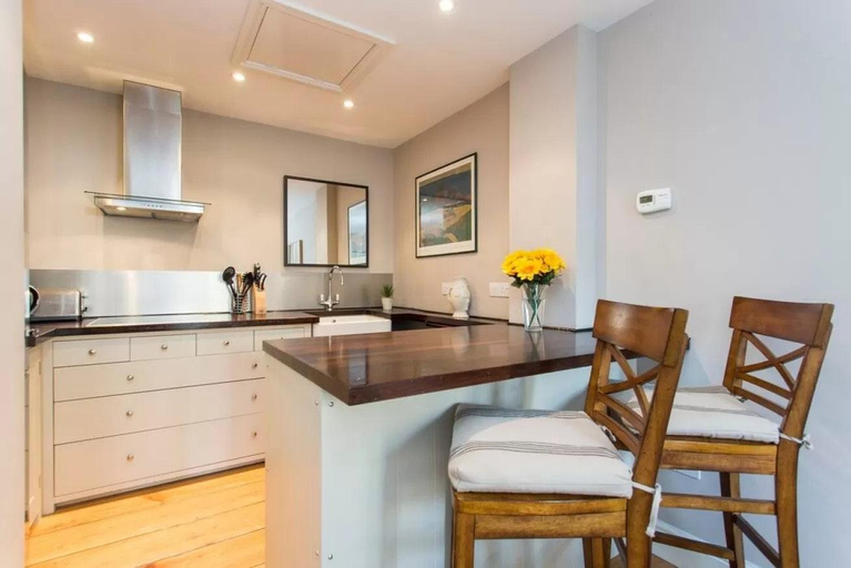 Others 3, Stylish 2 Bed in Central London, sleeps 6, London