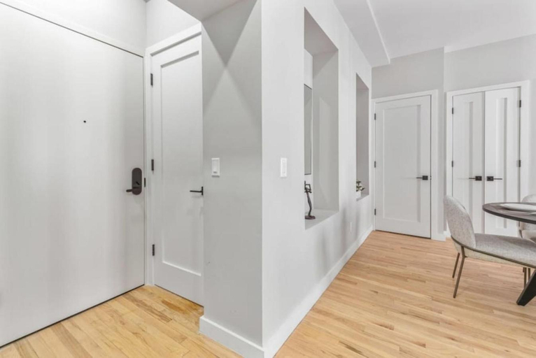 Others 2, Top Notch 2 Bedroom Minutes From Central Park, New York