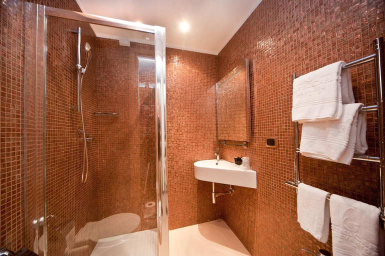 Bathroom 3, Hotel Carla, La Spezia