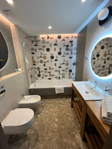 Bathroom 4, Hotel La Siesta & Medical Spa, Puck