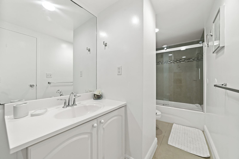 Bathroom 3, Ocean Peace of Mind - Beachfront Condo With Pool & Gym, Broward
