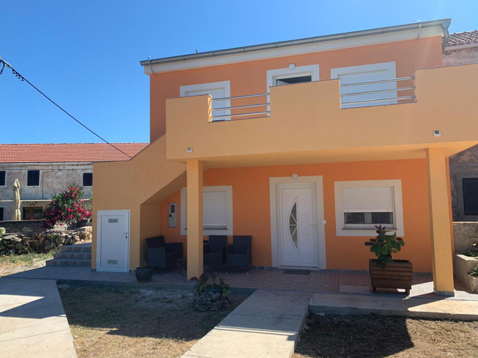 Others 2, Apartmani Petra, Sali
