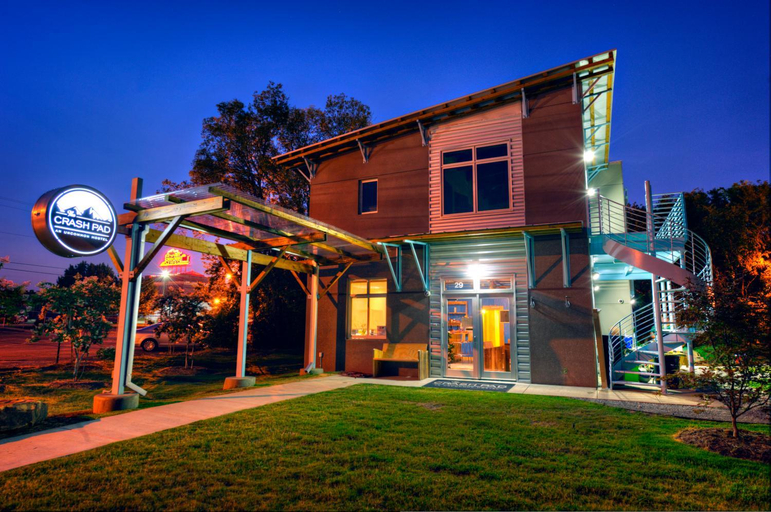 Exterior & Views