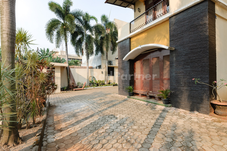 Exterior & Views 2, SR Residence near Mall Ciputra Cibubur Mitra RedDoorz, Bekasi