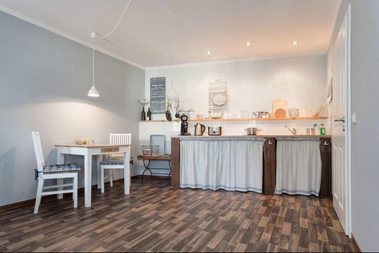 Others 3, Pension Adele - Ruhig, direkt am Elberadweg & Badesee mit Balkon, Dresden