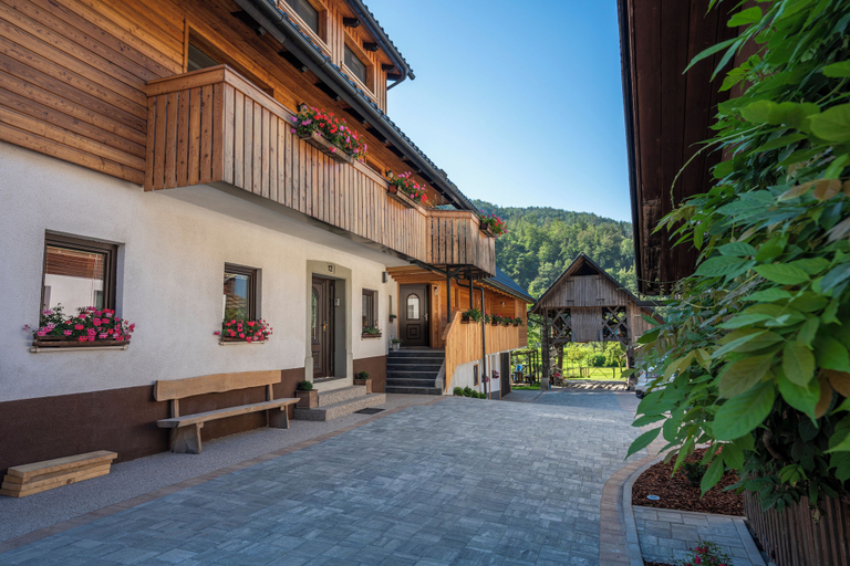 Exterior & Views