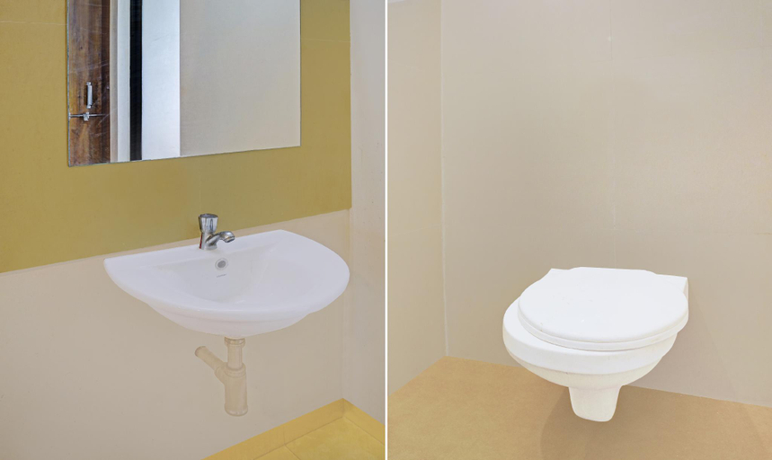 Bathroom 4, Itsy Hotels Oasis Pride, Nashik