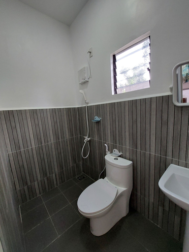 Bathroom, LAWAK BAKASYUNAN, Moalboal