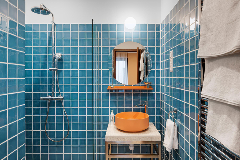 Bathroom 4, SWU Magazine Rooms, Budapesti