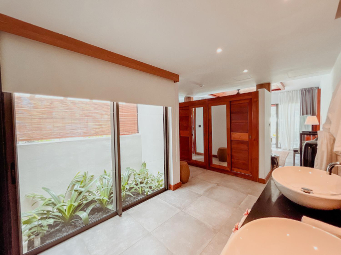 Bathroom 17