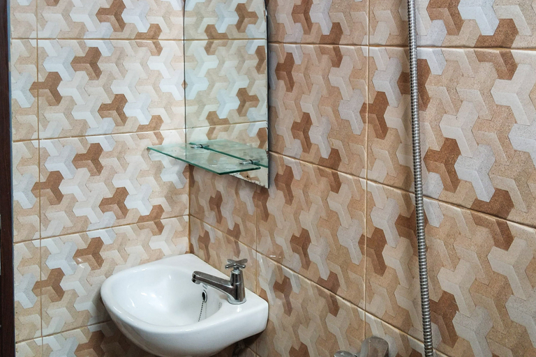 Bathroom 2, RedDoorz Syariah @ Ameria Bandara Nongsa Batam, Batam