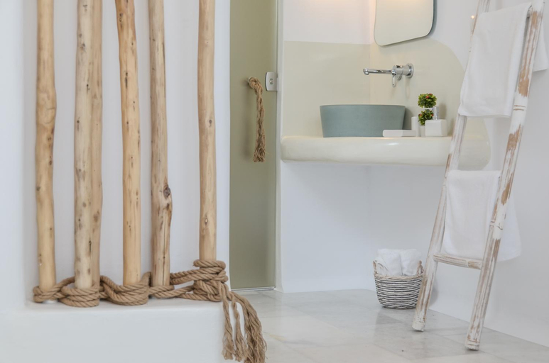 Bathroom 2, Maroussa Studios, South Aegean