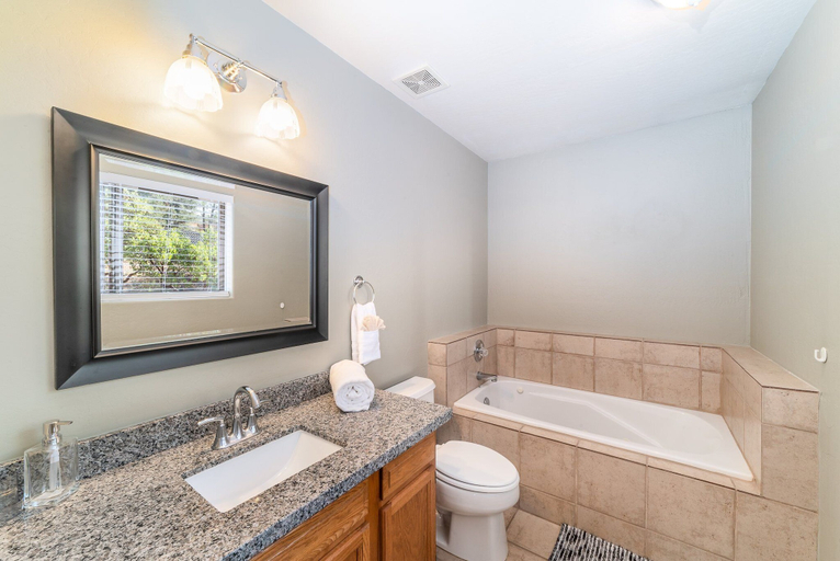 Bathroom 3, Lookout Payson, Gila