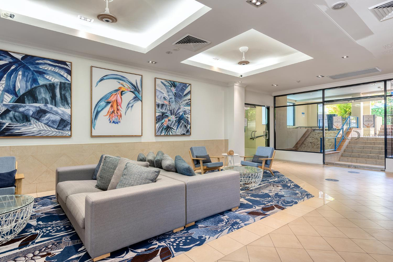 Others 4, Magnificent 2 bed unit in heart of Port Douglas, Douglas