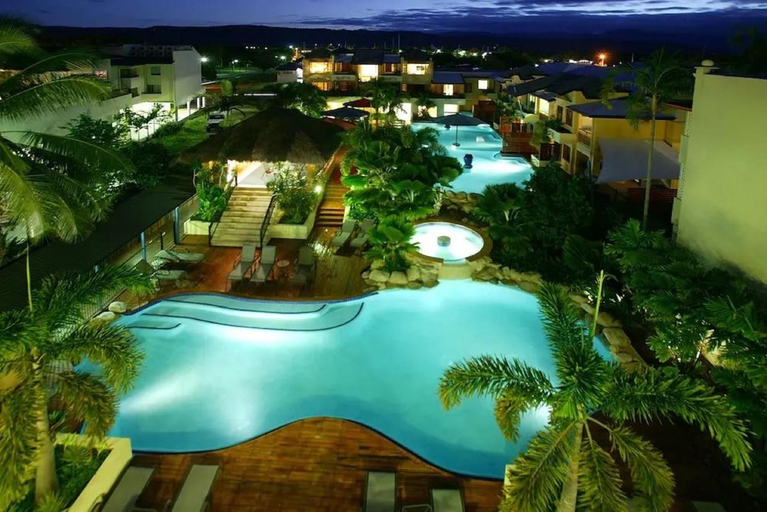 Others 5, Magnificent 2 bed unit in heart of Port Douglas, Douglas