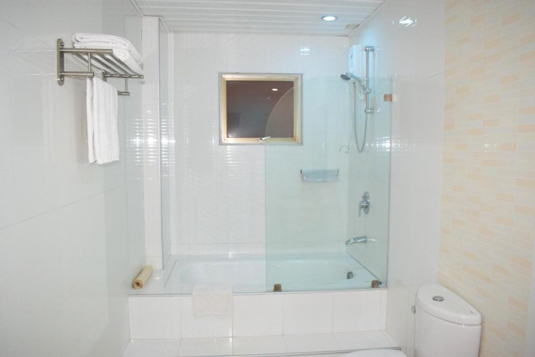 Bathroom 18