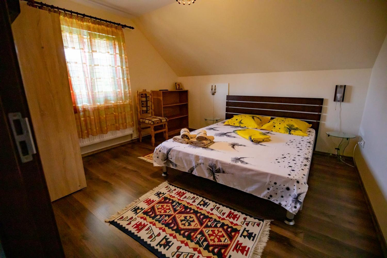 Others 1, Casa Lumi, Targu Ocna