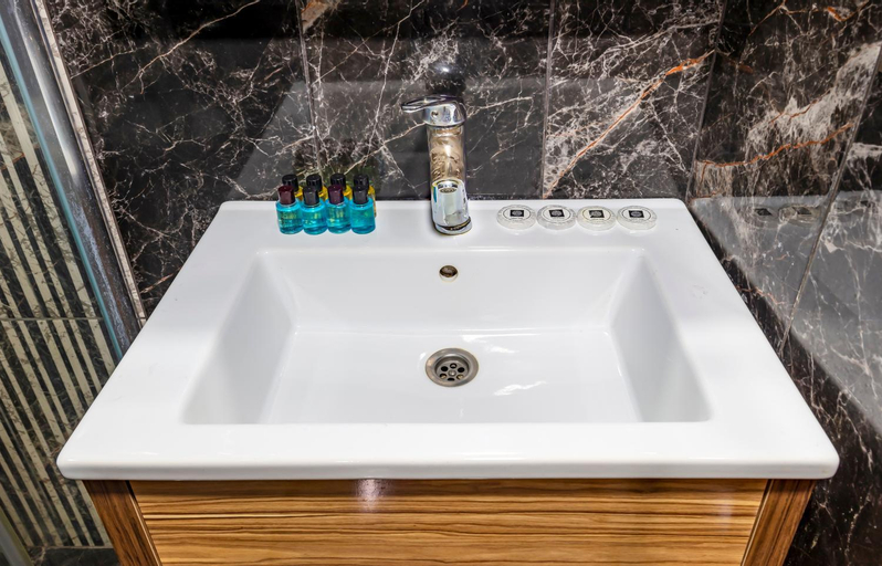 Bathroom 13