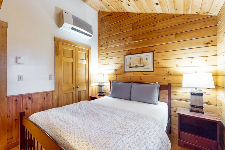 Bedroom 2, Point Lookout, Waldo