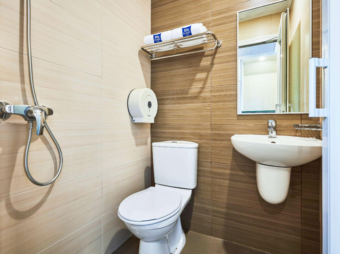 Bathroom 4