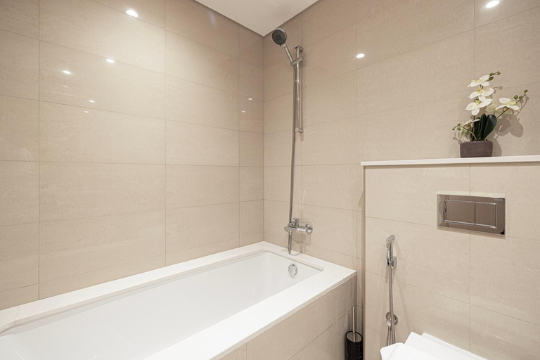 Bathroom 2, FirstStay Homes - Burj Royale Residences Downtown Dubai - Burj Khalifa District, Dubai